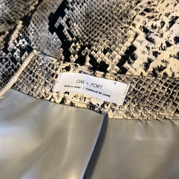 Faux snake skin skirt - Picture 3 of 4